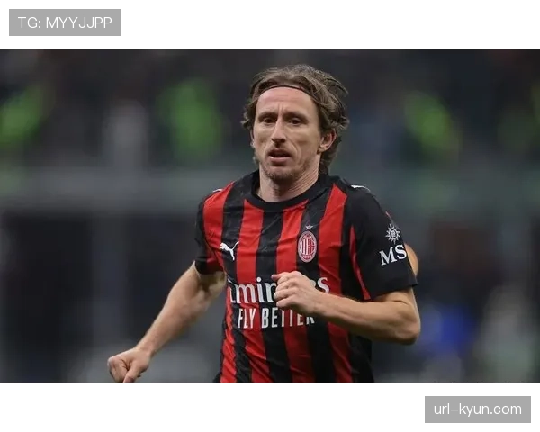 特写镜头:老将莫德里奇替补登场,用一记精准长传策动制胜球。